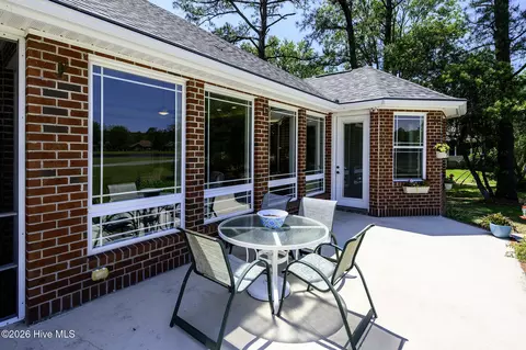 Exterior - 5711 Sloop Ct, New Bern, NC 28560 photo 8 of 15