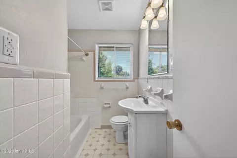 Bath - 3214 Sylvester Dr, Augusta, GA 30906 photo 1 of 2