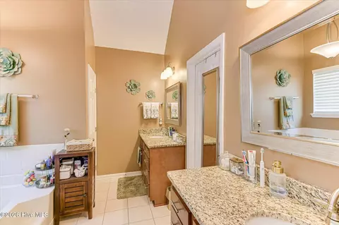 Bath - 4683 Walnut Hill Dr, Evans, GA 30809 photo 2 of 4