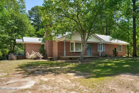 586 Northwoods Country Rd, Tarboro, NC 27886