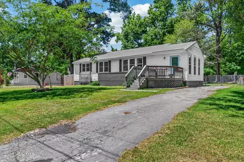 512 Woodhaven Dr, Jacksonville, NC 28540