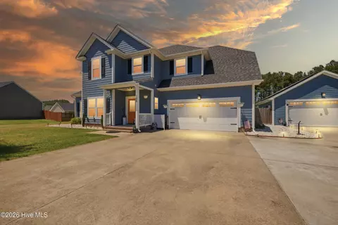 105 Little Acorn Trl, Moyock, NC 27958