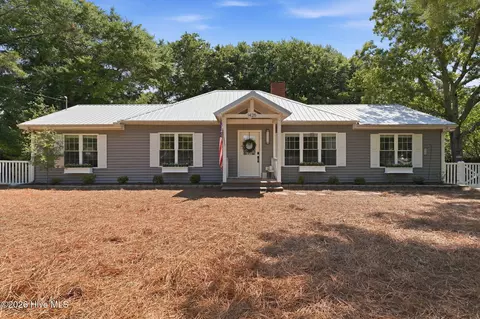 1425 Central Dr, Southern Pines, NC 28387