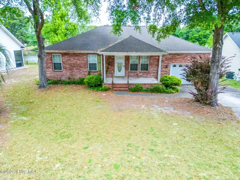 1077 River Dr SW, Calabash, NC 28467