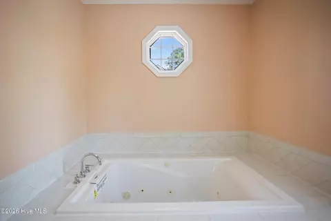 Bath - 853 Sparkleberry Rd, Evans, GA 30809 photo 11 of 13