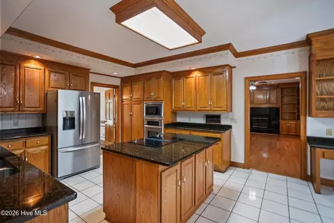 Kitchen - 853 Sparkleberry Rd, Evans, GA 30809 photo 4 of 8