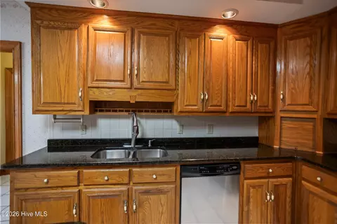 Kitchen - 853 Sparkleberry Rd, Evans, GA 30809 photo 5 of 8