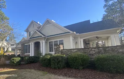 300 Cochrane Castle Cir # 3, Pinehurst, NC 28374