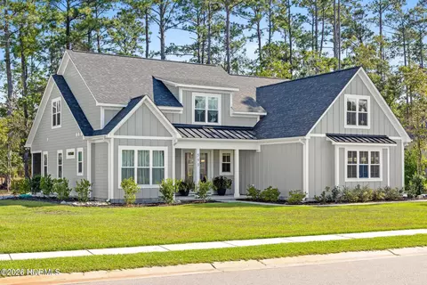 583 Crown Pointe Dr, Hampstead, NC 28443