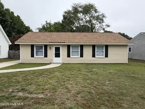 102 Fletcher Pl, Greenville, NC 27858