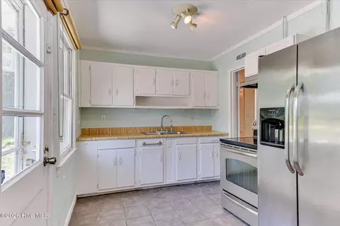 Kitchen - 3001 Jasmine Pl, Augusta, GA 30906 photo 2 of 4