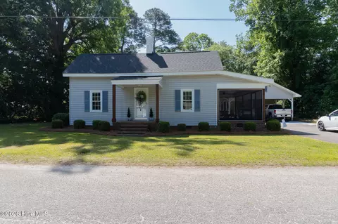 512 S Ashe St, Bladenboro, NC 28320