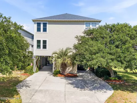 105 A Bay Dr, Surf City, NC 28445