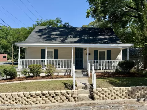 101 Cherry St, Williamston, NC 27892