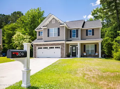 804 Little Cardinal Ct, Jacksonville, NC 28540