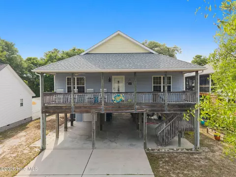 133 NE 3rd St, Oak Island, NC 28465