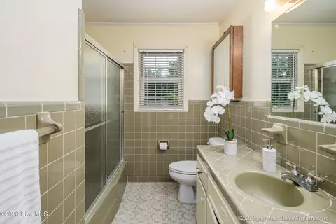 Bath - 4824 Four Way Rd, Hookerton, NC 28538 photo 1 of 4