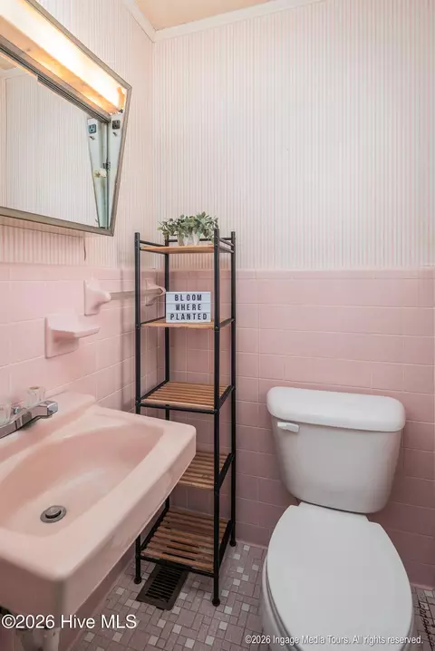 Bath - 4824 Four Way Rd, Hookerton, NC 28538 photo 4 of 4