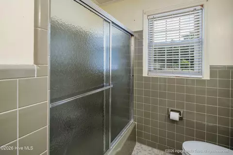 Bath - 4824 Four Way Rd, Hookerton, NC 28538 photo 3 of 4