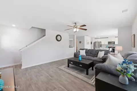 Entry Way - 421 Frida Rd, New Bern, NC 28560 photo 4 of 5