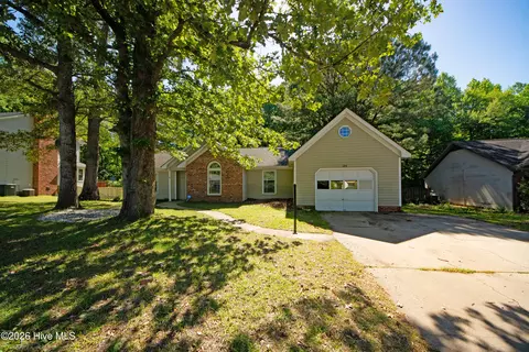 186 Raintree Cir, Jacksonville, NC 28540