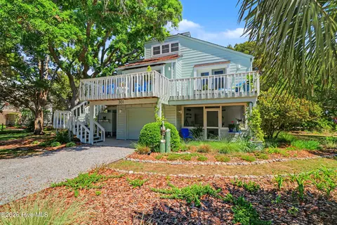 301 22nd Pl E, Oak Island, NC 28465