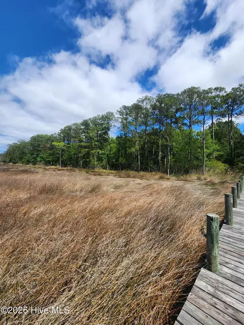 129 Garbacon Dr, Beaufort, NC 28516