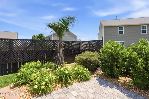 Exterior - 302 Ginger Dr, New Bern, NC 28560 photo 4 of 9