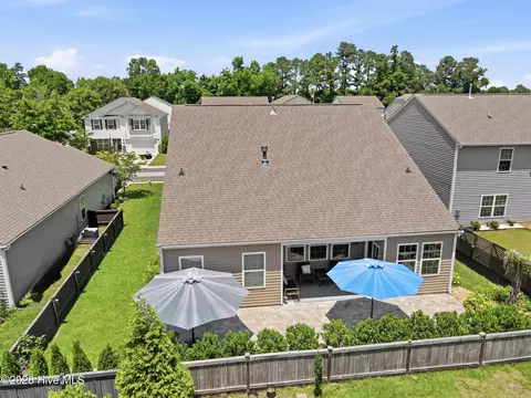 Exterior - 302 Ginger Dr, New Bern, NC 28560 photo 6 of 9
