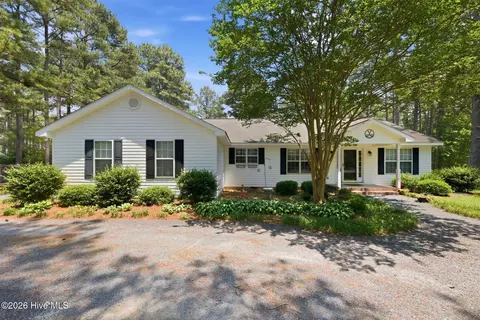 130 Horseshoe Dr, Southern Pines, NC 28387