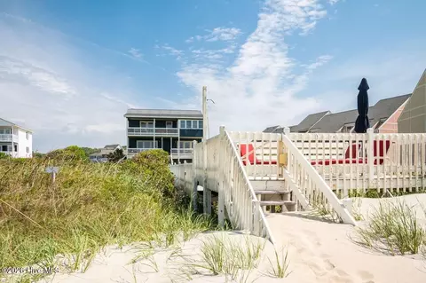101 Martin Ln, Oak Island, NC 28465