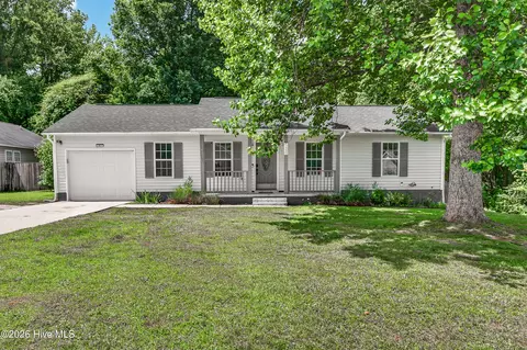 125 Sweetwater Dr, Jacksonville, NC 28540