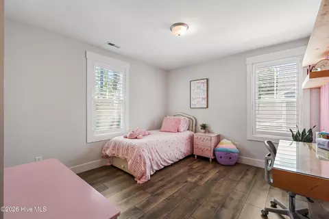 Bedroom - 426 Grandview Dr, Hampstead, NC 28443 photo 10 of 11