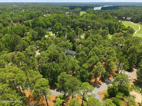2 W Quail Lake Rd, Pinehurst, NC 28374