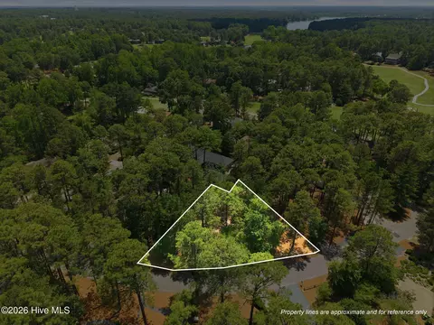 2 W Quail Lake Rd, Pinehurst, NC 28374