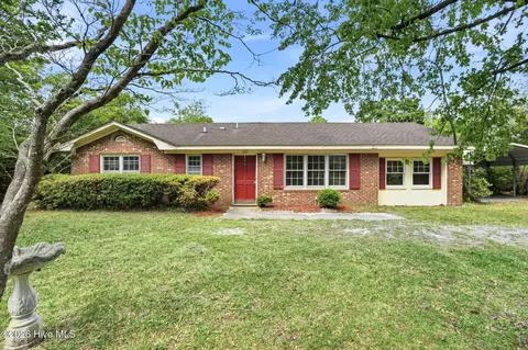 5117 Chaucer Dr, Wilmington, NC 28405