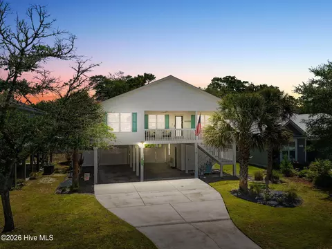 110 NE 17th St, Oak Island, NC 28465