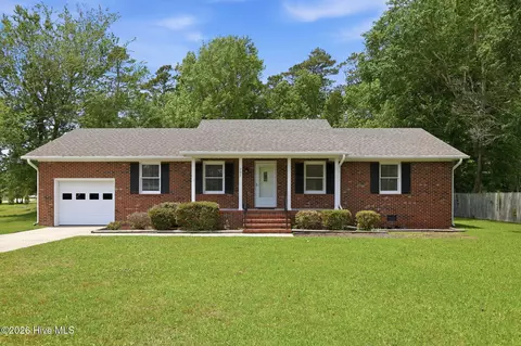 703 Oxford Dr, Morehead City, NC 28557