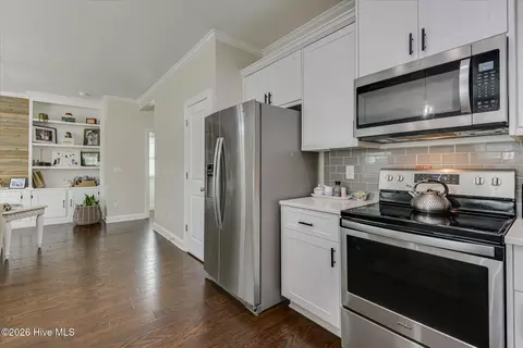Kitchen - 995 Glenhaven Dr, Evans, GA 30809 photo 3 of 5