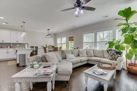 Living - 995 Glenhaven Dr, Evans, GA 30809 photo 1 of 1