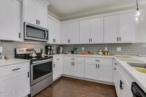 Kitchen - 995 Glenhaven Dr, Evans, GA 30809 photo 2 of 5