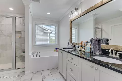 Bath - 995 Glenhaven Dr, Evans, GA 30809 photo 1 of 4