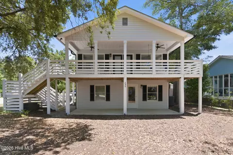 230 NE 45th St, Oak Island, NC 28465