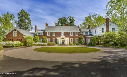 200 Hollycrest Dr, Pinehurst, NC 28374