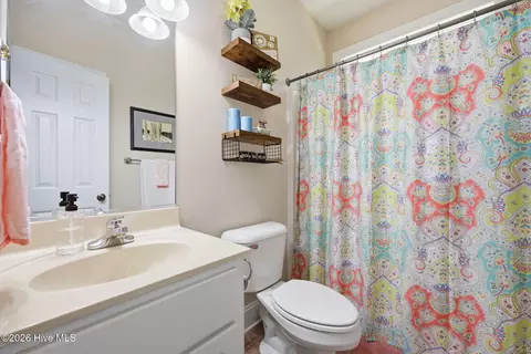 Bath - 125 Thames Ln, Chocowinity, NC 27817 photo 5 of 6