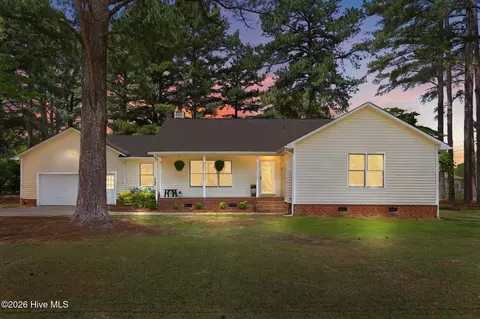 1524 Batts Cir, Greenville, NC 27834