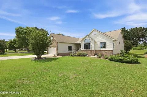 833 Pelican Dr, New Bern, NC 28560