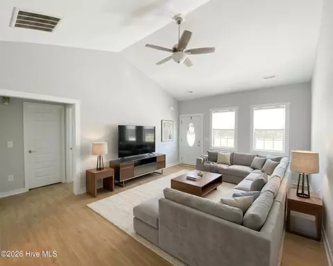 1020 Beaufort Rd, Southport, NC 28461