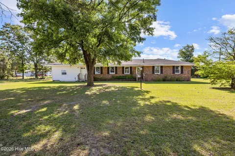 257 Plantation Dr, Red Springs, NC 28377