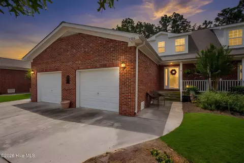 9306 Long Putt Ct, Wilmington, NC 28412